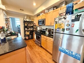 12 Bickford Ave, Unit 2 in Boston, MA - Foto de edificio - Building Photo