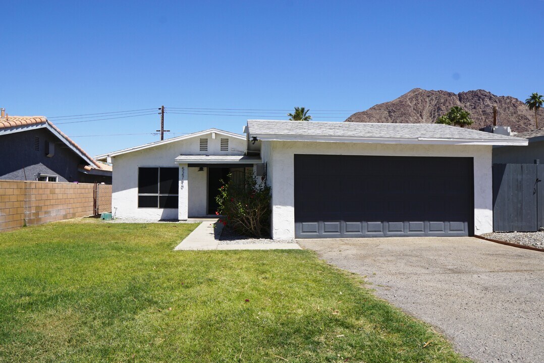 52790 Avenida Navarro in La Quinta, CA - Building Photo