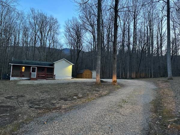 5010 Hooper Hwy in Cosby, TN - Building Photo