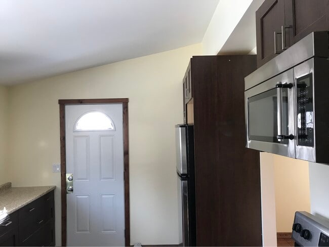 377 Sydney Ave in Winnipeg, MB - Building Photo - Building Photo