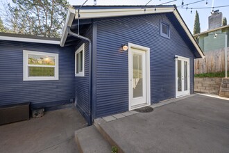 740 Sterling St in Jacksonville, OR - Building Photo - Building Photo