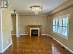 106 Coopershawk St in Kitchener, ON - Building Photo - Building Photo
