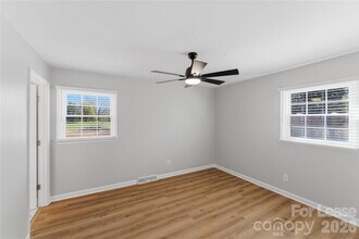 527 Wilson Farm Rd in Gastonia, NC - Foto de edificio - Building Photo