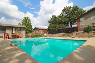 Westbrooke Glen in Shawnee, KS - Building Photo