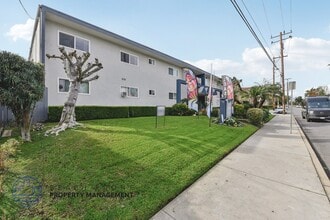 325 S. Almansor in Alhambra, CA - Building Photo - Building Photo