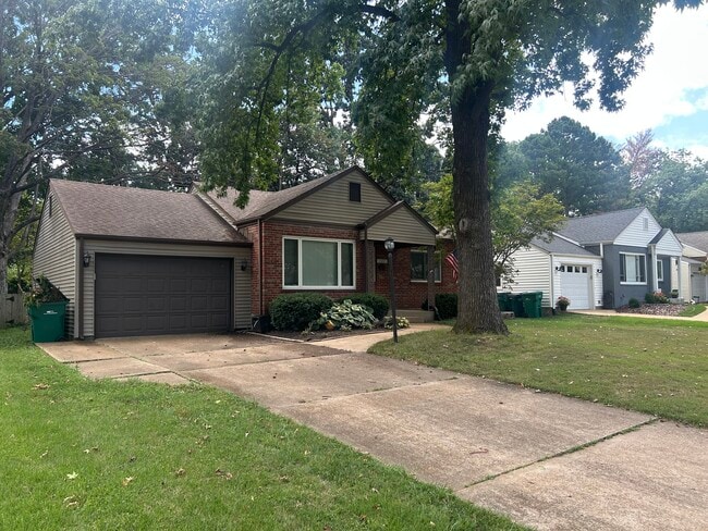 1122 Selma Ave in Webster Groves, MO - Foto de edificio - Building Photo