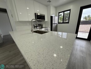 243 SW 9th St in Dania Beach, FL - Building Photo - Building Photo