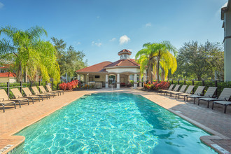 Asprey at Lake Brandon Apartments in Brandon, FL - Building Photo - Building Photo