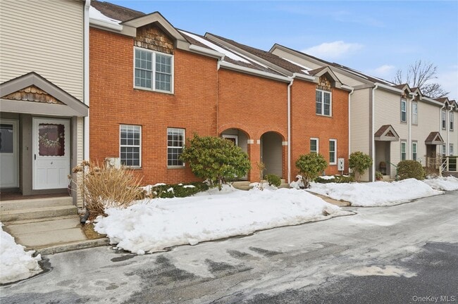 5 Greenmeadow Dr in Babylon, NY - Building Photo - Building Photo