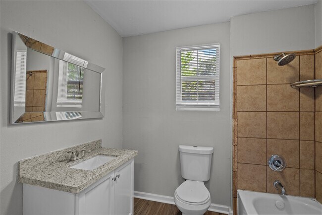 5931 Southville St in Houston, TX - Building Photo - Building Photo