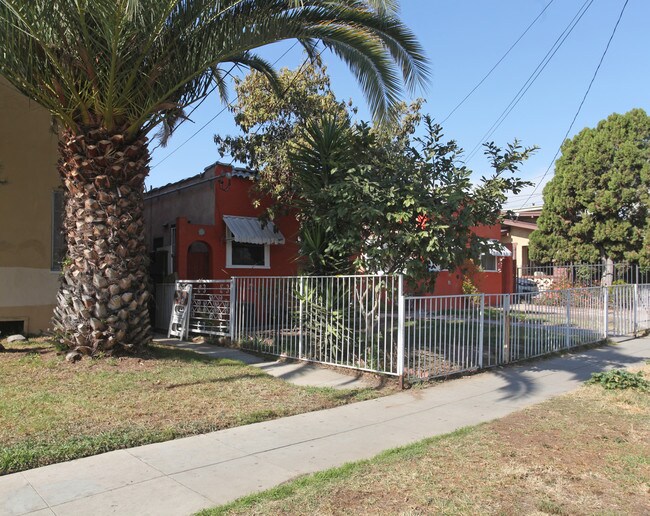 1183 N Ardmore Ave in Los Angeles, CA - Foto de edificio - Building Photo