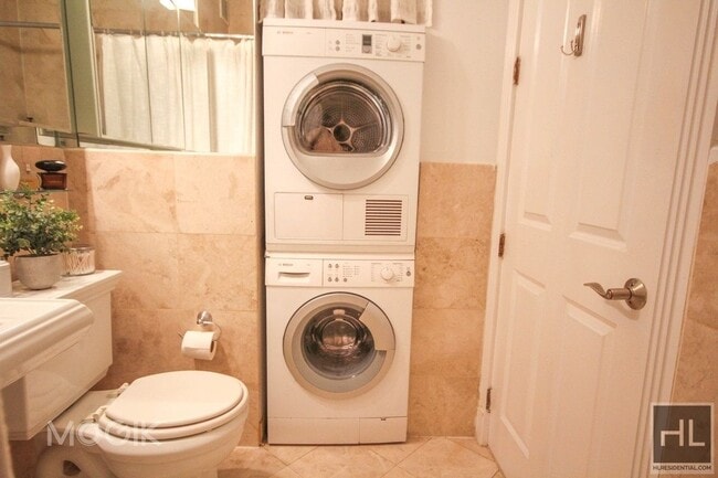 East 1st Street in New York, NY - Building Photo - Building Photo