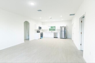 2615 NE 20th Ct in Cape Coral, FL - Building Photo - Building Photo