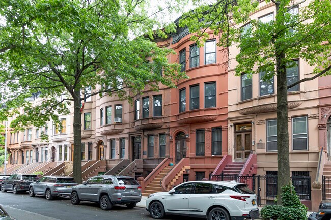 211 W 137th St in New York, NY - Building Photo - Building Photo