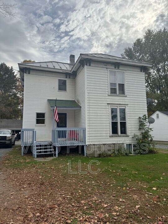 17-19-19 Ave A in Cambridge, NY - Building Photo