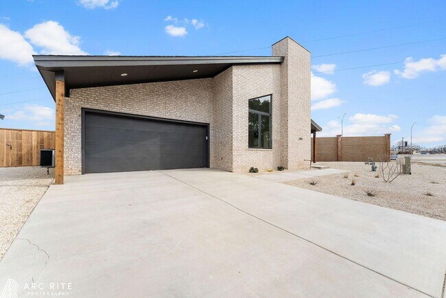 2303 Toledo Ave in Lubbock, TX - Building Photo - Building Photo