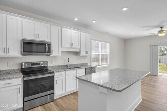 7052 Crew Dr in Leland, NC - Building Photo - Building Photo