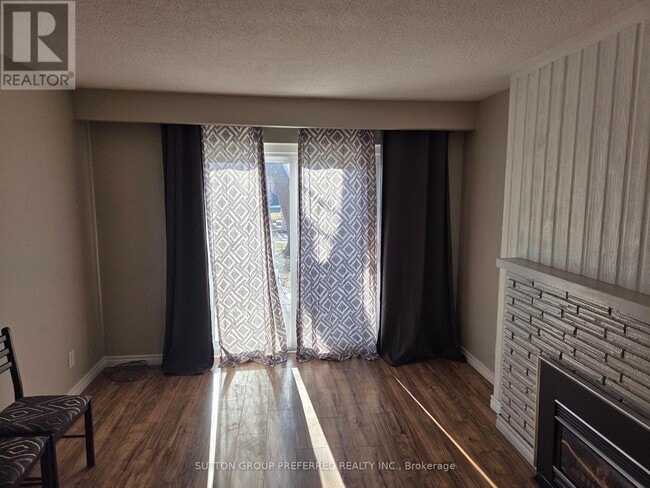 1090 Kipps Ln in London, ON - Building Photo - Building Photo