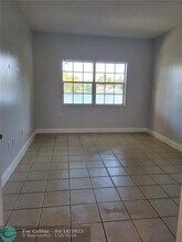 1851 NW 96th Terrace in Pembroke Pines, FL - Foto de edificio - Building Photo