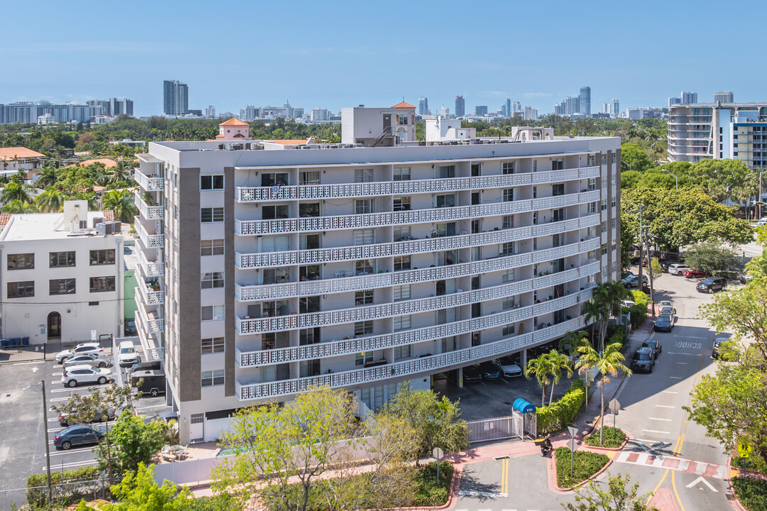 Excelsior Condominium in Miami, FL - Building Photo