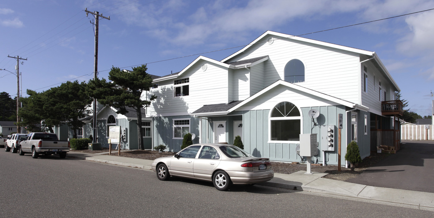 3015-3025 US-101 Hwy in Florence, OR - Building Photo