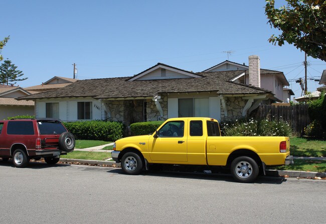 7561 Amazon Dr in Huntington Beach, CA - Building Photo - Building Photo