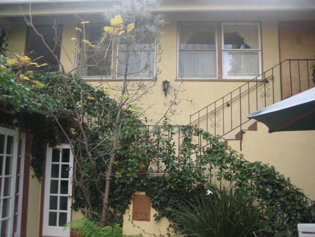 834 12th St, Unit B in Santa Monica, CA - Building Photo - Building Photo