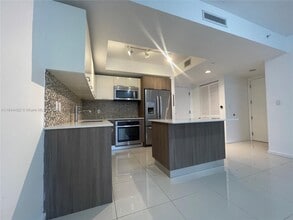 5252 NW 85th Ave in Doral, FL - Building Photo - Building Photo