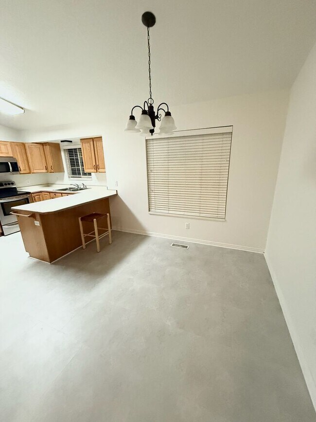 460 E 950 N-Unit -460 E 950 N (Upstairs Unit 3 Bed 1 Bath) in Springville, UT - Building Photo - Building Photo