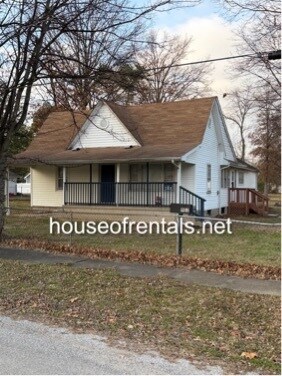 902 Farris St in Carterville, IL - Building Photo
