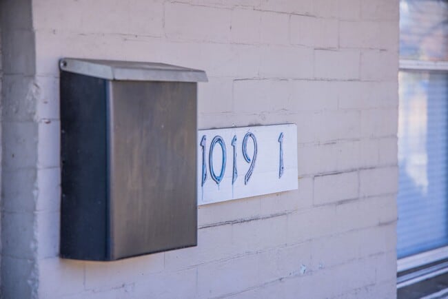 property at 1019 W Leigh St