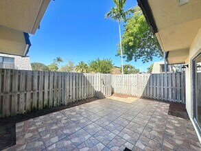 208 Lake Arbor Dr in Palm Springs, FL - Building Photo - Building Photo