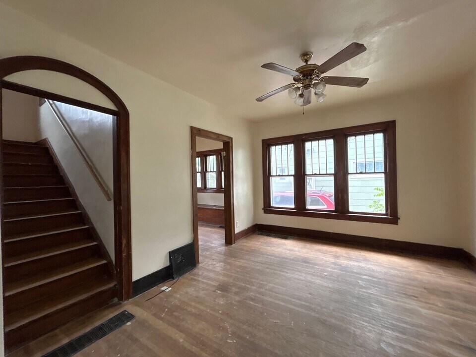 1714 Roys Ave in Elkhart, IN - Building Photo
