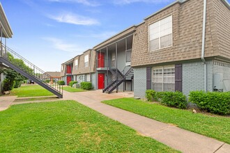 Crossings Apartments in Garland, TX - Building Photo - Building Photo