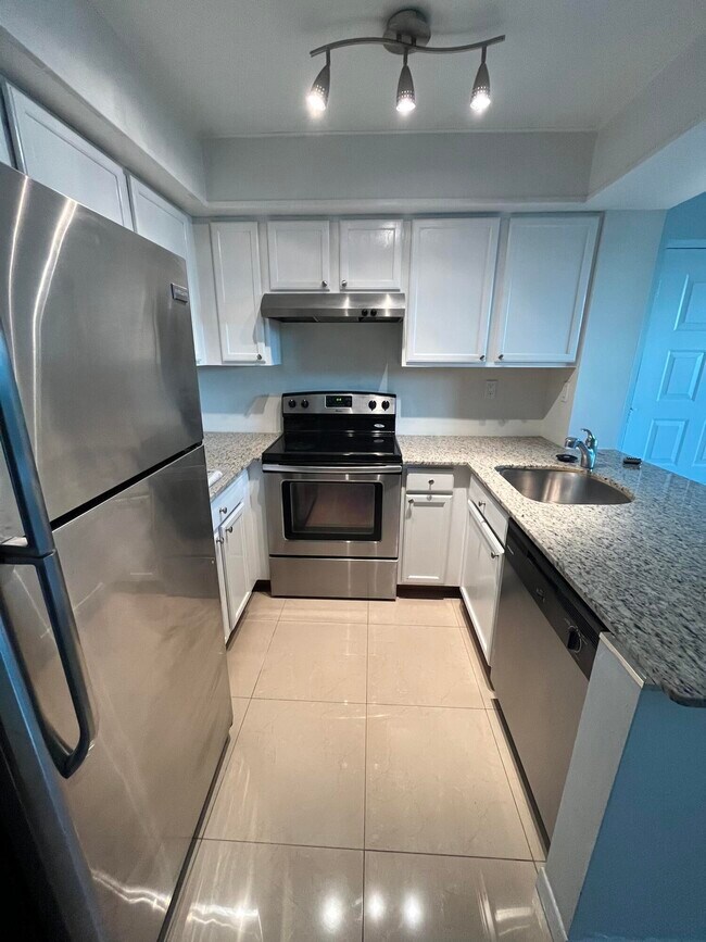 752 Executive Center Dr in West Palm Beach, FL - Building Photo - Building Photo