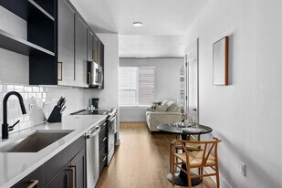 2412 W Cypress St in Tampa, FL - Building Photo