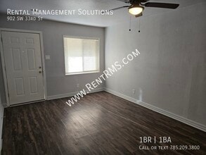 902 SW 33rd St in Topeka, KS - Building Photo - Building Photo