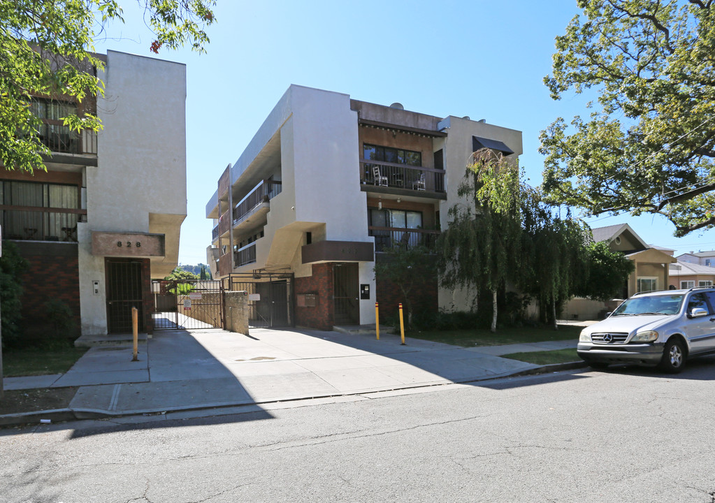 822 Raleigh St in Glendale, CA - Foto de edificio