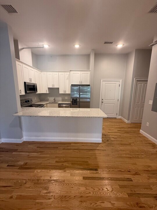 20 Locust St in Danvers, MA - Building Photo