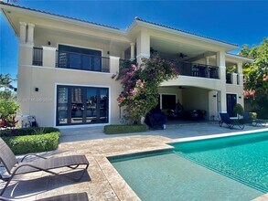 513 Palm Dr in Hallandale Beach, FL - Building Photo - Building Photo