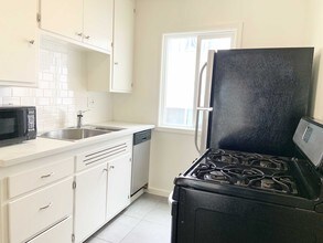 1851 Winona Blvd-Unit -108 in Los Angeles, CA - Building Photo - Building Photo