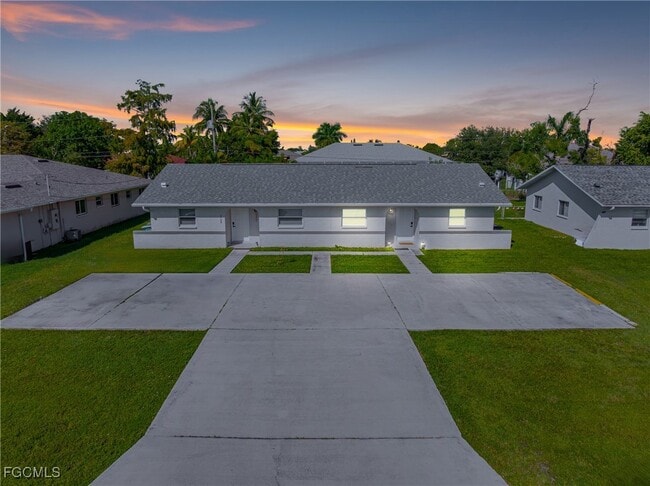 1722 SW Santa Barbara Pl