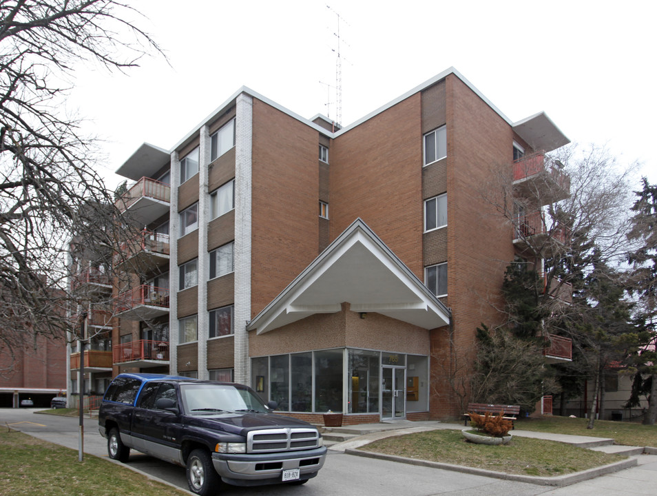 765 Browns Line in Toronto, ON - Building Photo