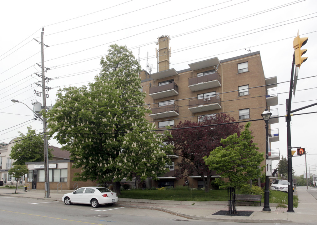 Streetsville Apartments in Mississauga, ON - Building Photo