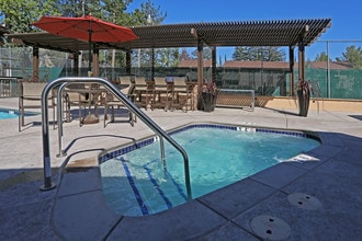 Meridian Terrace in Sacramento, CA - Foto de edificio - Building Photo