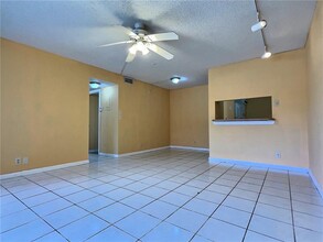 843 Twin Lakes Dr, Unit 30-B in Coral Springs, FL - Building Photo - Building Photo