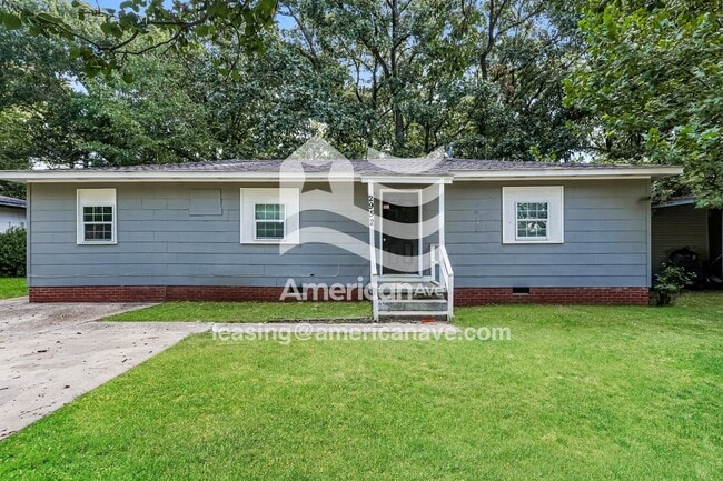 property at 2952 Woodside Dr