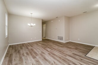 513 Bella Rosa Cir in Sanford, FL - Building Photo - Building Photo