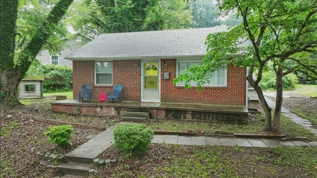 239 W Lemly St in Winston-Salem, NC - Foto de edificio - Building Photo