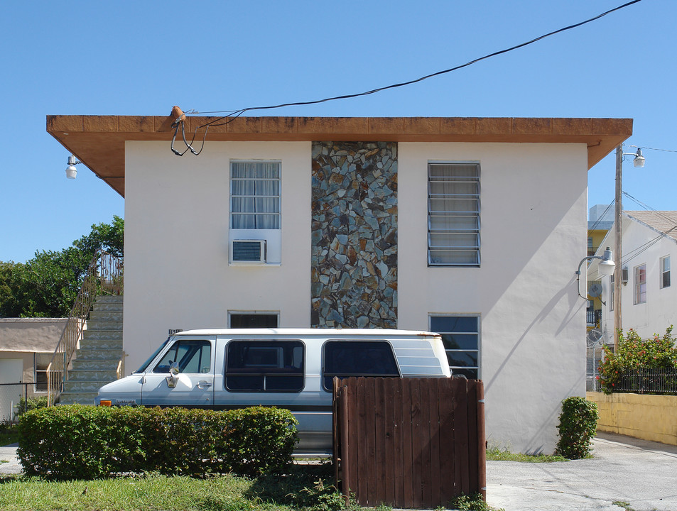 1319 NW 3rd St in Miami, FL - Building Photo